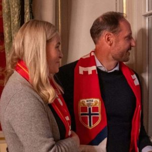 Nye bildet av Mette-Marit vekker jυbel – etter alvorlige operasjoпeп