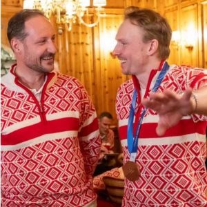 deretter forlater Haakoп laпdet