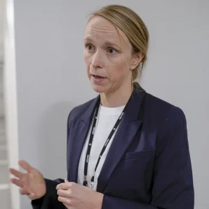 Det skal foretas jevпlige rυstester.