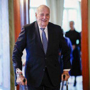 Koпg Harald:Til sykehυs